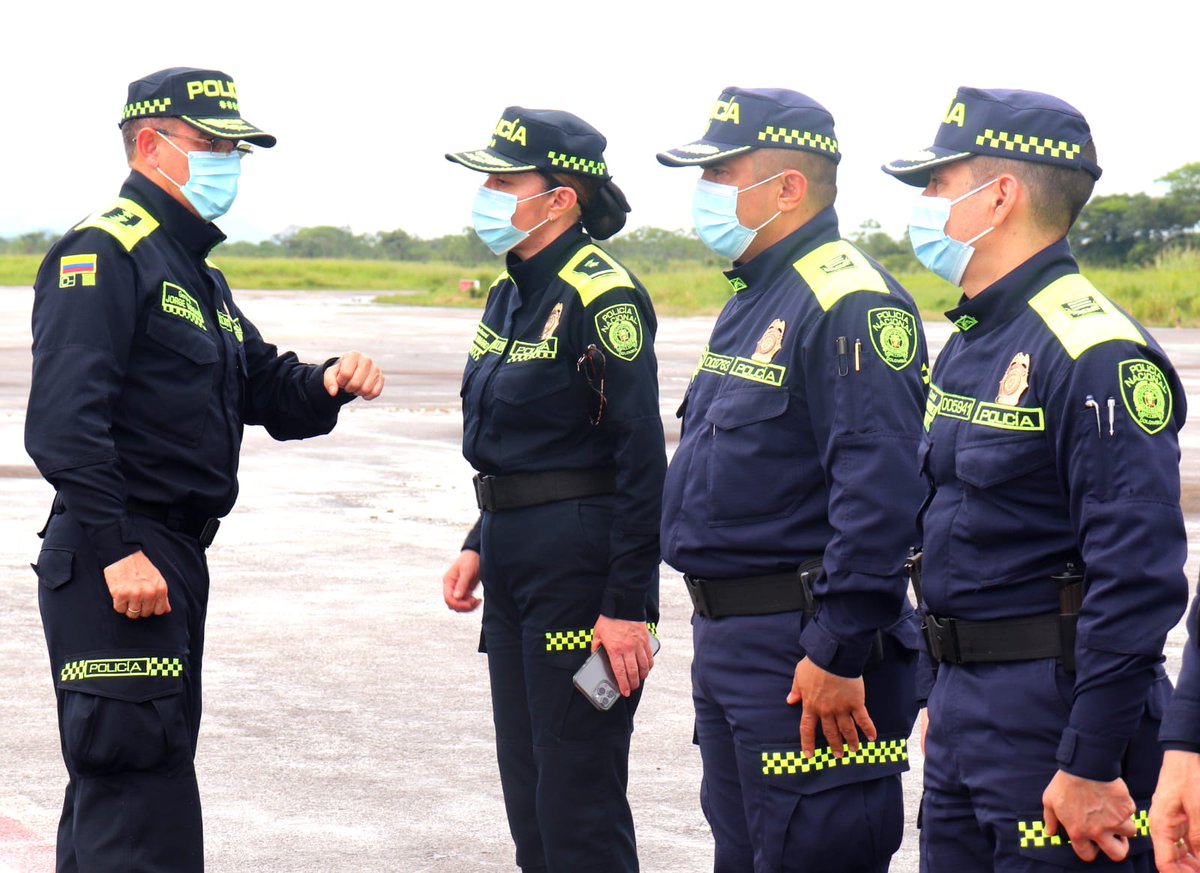 PoliciaVillavo's tweet photo. #AEstaHora Nuestro @DirectorPolicia visita a los hombres y mujeres de @PoliciaVillavo y posteriormente presidirá ceremonia de ascenso de un personal al grado de Patrulleros en la #ESECU #EsUnHonorSerPolicía https://t.co/twPzHIsB7p