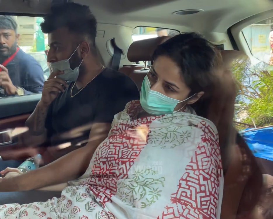 saurabh_says_'s tweet image. These two pictures broke my heart💔  
#SidSim
#AsimRiaz 
#SidharthShukla