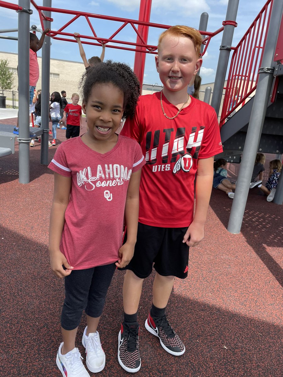 Lindsay Jones tweet media