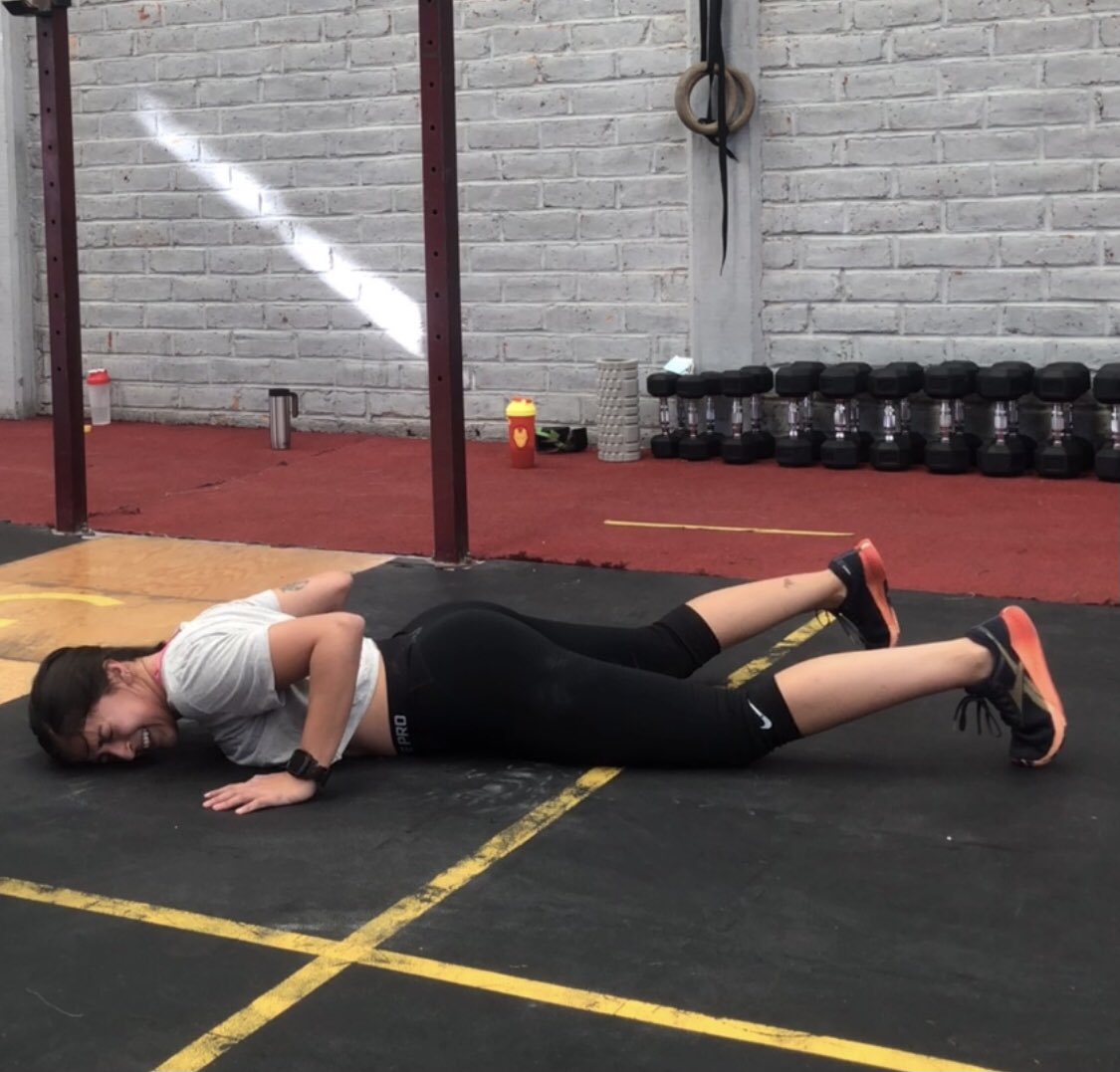 orejasdconejo's tweet photo. Yo: Amo hacer CrossFit, me hace muy feliz.
También yo: https://t.co/1sZvdlBefm
