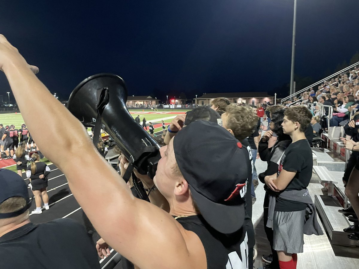 BHSSTUDENTSEC19's tweet photo. HOMECOMING!! 🐾🏈 @bluffton_fb https://t.co/6Eri0qCCOb