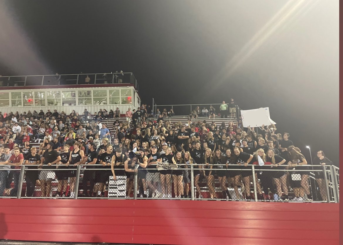 BHSSTUDENTSEC19's tweet photo. HOMECOMING!! 🐾🏈 @bluffton_fb https://t.co/6Eri0qCCOb