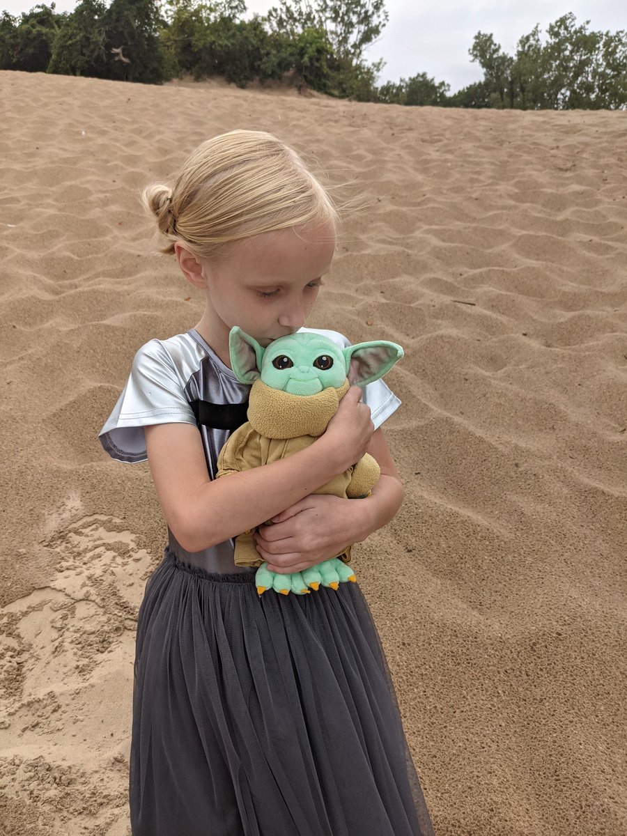 hgreyerbiehl's tweet photo. @PedroPascal1 When you're 6 and want to pose as your favorite Star Wars character but still be cute and girly! #TheMandalorian #StarWars https://t.co/w9gttkA1Jl