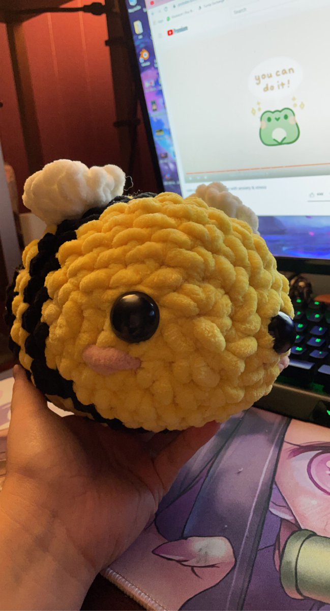MikachuArt's tweet photo. Big ol beeeee!🥺🐝🌸

#crochet #amigurumi #plushie #bee https://t.co/KAIlsyEqif