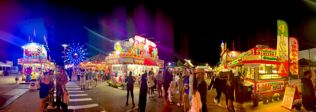 MIStateFair1's tweet image. We believe most Friday nights look better under carnival lights😍 #michiganstatefair