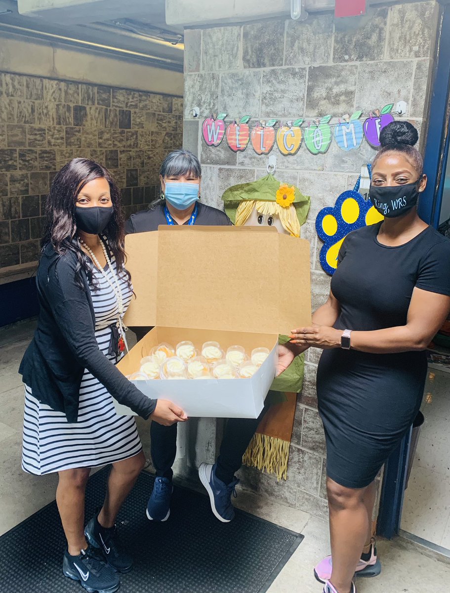 Rachel King (@kingpetersenwrs) on Twitter photo “We made it through the first 2 weeks! Here’s a sweet treat!” - @principalbuie
#Fridaysareforcoolkicks #Staffappreciation #Thisisgratitude #ThisisPetersen <a href="/jjsa0319/">Josie Sanchez</a> <a href="/PetersenHISD/">Petersen Elementary</a> <a href="/SouthArea_HISD/">SouthArea_HISD</a> @TeamHISD “We made it through the first 2 weeks! Here’s a sweet treat!” - @principalbuie
#Fridaysareforcoolkicks #Staffappreciation #Thisisgratitude #ThisisPetersen <a href="/jjsa0319/">Josie Sanchez</a> <a href="/PetersenHISD/">Petersen Elementary</a> <a href="/SouthArea_HISD/">SouthArea_HISD</a> @TeamHISD