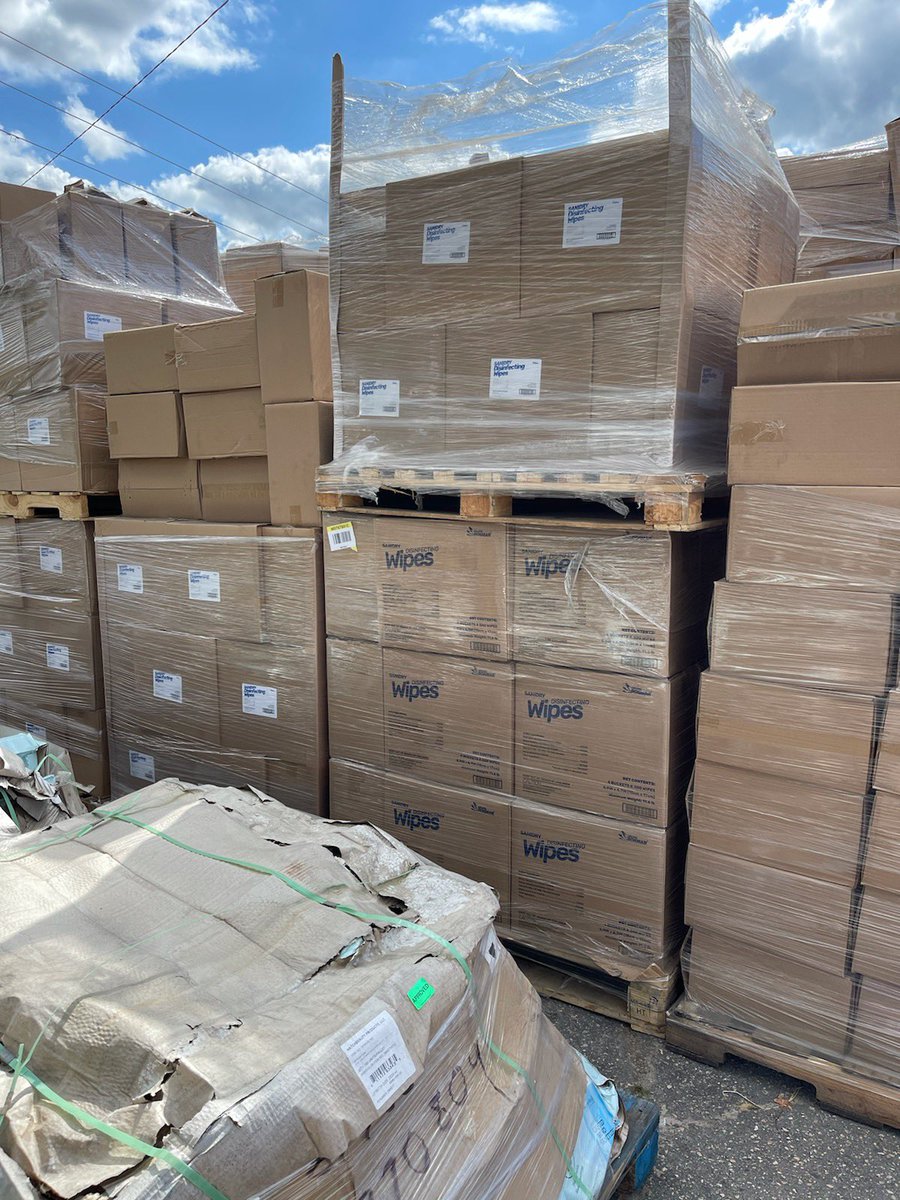 64,000 masks to #Fayetteville. 19 pallets of masks and 66 pallets of wipes delivered for #EasternNC. Thank you <a href="/Lowes/">Lowe's</a> 

NC, please get vaccinated. Until then, we’ll help you get covered. 

#CovidRelief supply distro to our community partners #Elizabethtown tomorrow!