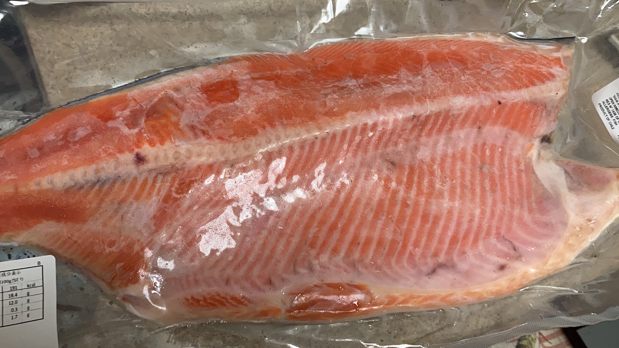 Satsuki コストコ尼崎店8時17分到着でかなり混雑してました 銀鮭切り身100g138円 フィレは98円 サンペレグリノ300円引き12月賞味期限 ダブルストロベリーケーキ0円引き バスティシュ目当ての人が多いせいか混雑すごかったです コストコ尼崎店