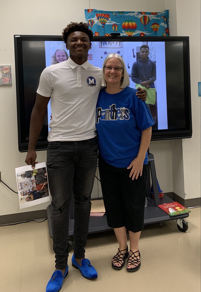 miller_5th's tweet photo. It's  Football Readers Friday!  My kiddos sure enjoy having De'Ago visit, read and talk a little football!  It is also nice to have some of my little (LOL) 5th graders from years past also stop to say hi. #dreambig #workhard @LMiller_Elem #misdproud https://t.co/iZ2UgTsDEU