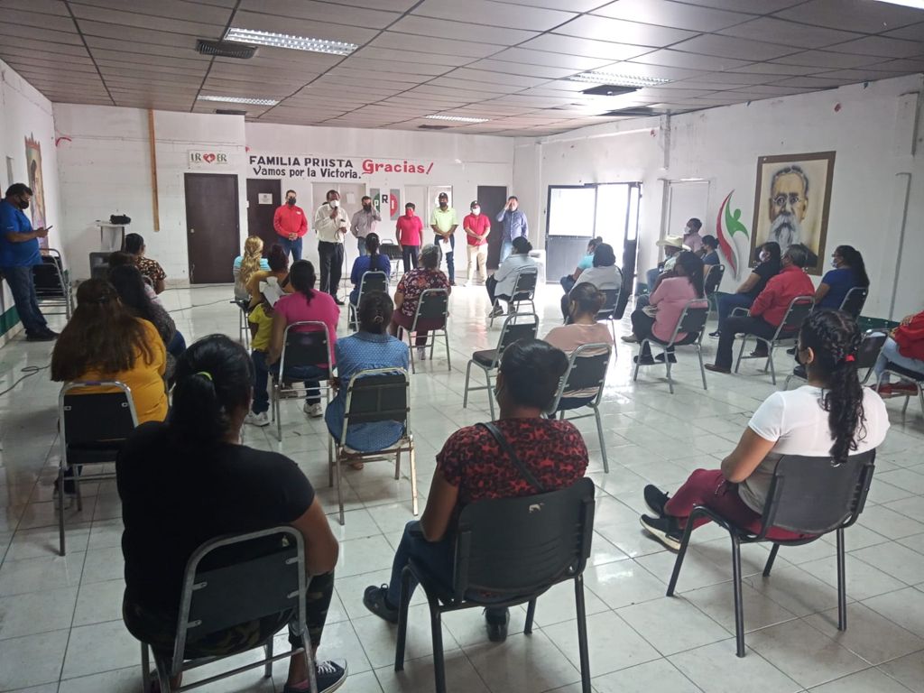 madero_pri's tweet photo. Reconocimos la lealtad y el trabajo de nuestra militancia priísta de diferentes comunidades rurales en #FranciscoIMadero. 
#PRIEnMovimiento
@alitomorenoc @caroviggiano @PRI_Nacional @rigofuentes @marthaloeraa @PRICoahuila @pablonavarrihe1 https://t.co/wIyuS0K29T