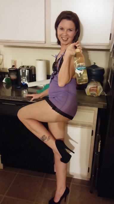 @Brooke_Stark86 it's a wine kinda day! https://t.co/1i7TmXkr8p<a class="tags" href="/tag/brooke_stark86">@brooke_stark86</a>