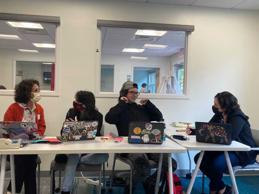 themapacademy's tweet image. Scenes from a fabulous 1st week, including credit #1 of the new school year! 📚📓💗

#crushinggoals #doinghsdifferently #newbeginnings