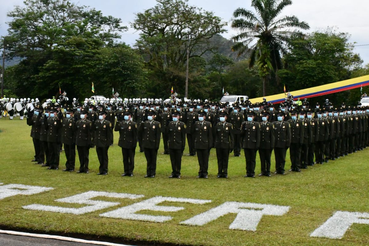 En #Villavicencio llevamos a cabo la ceremonia de graduación de 114 patrulleros, todos oriundos de los departamentos de #Boyacá, #Meta, #Casanare, #Arauca y #Cundinamarca. Estos jóvenes policías hacen parte de la promoción 'Doctor Carlos Holmes Trujillo'.

#EsUnHonorSerPolicía
