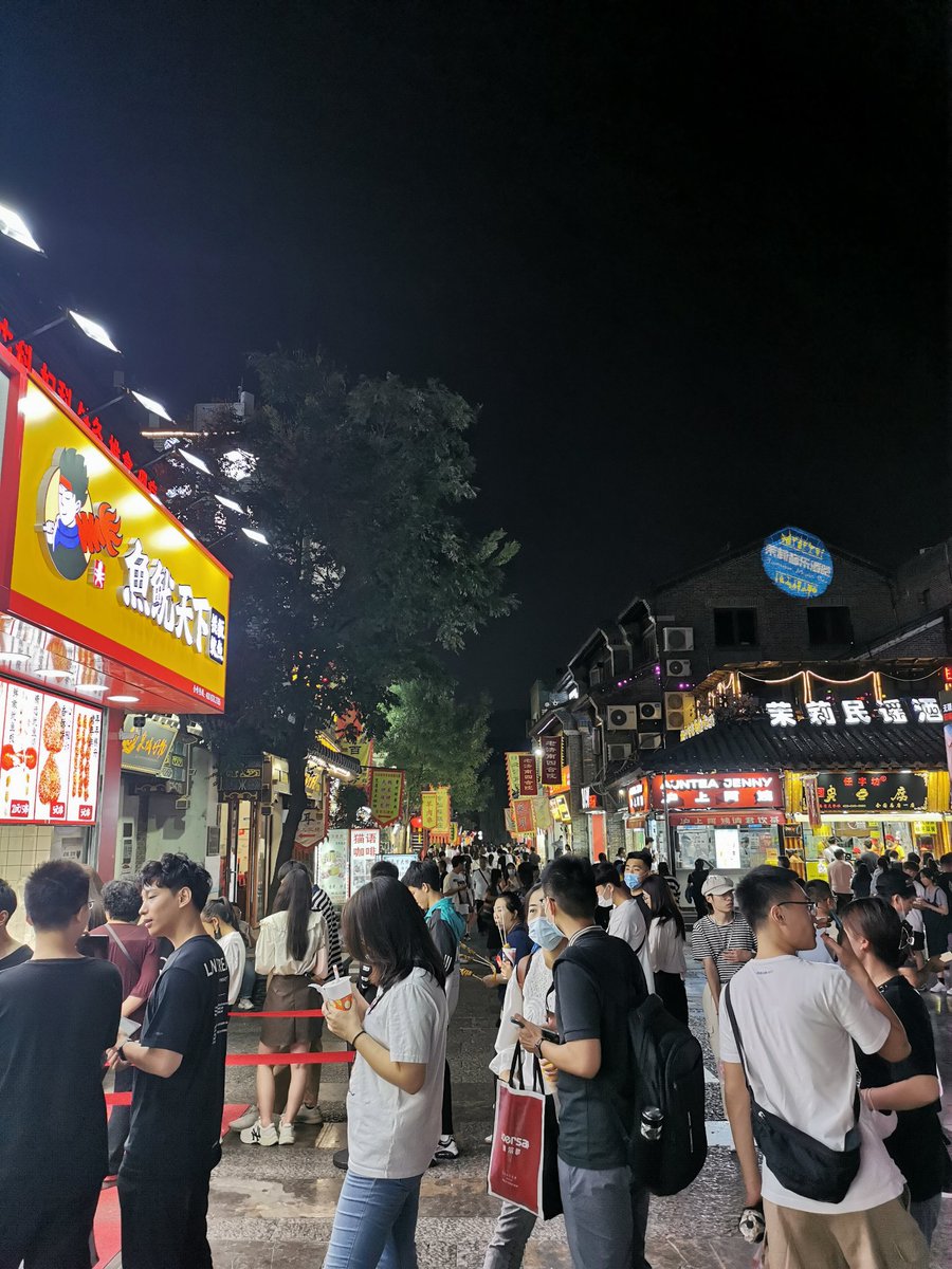 baixq's tweet photo. Night in Jinan.
人间烟火气，最抚凡人心。 https://t.co/79KQMLslfZ