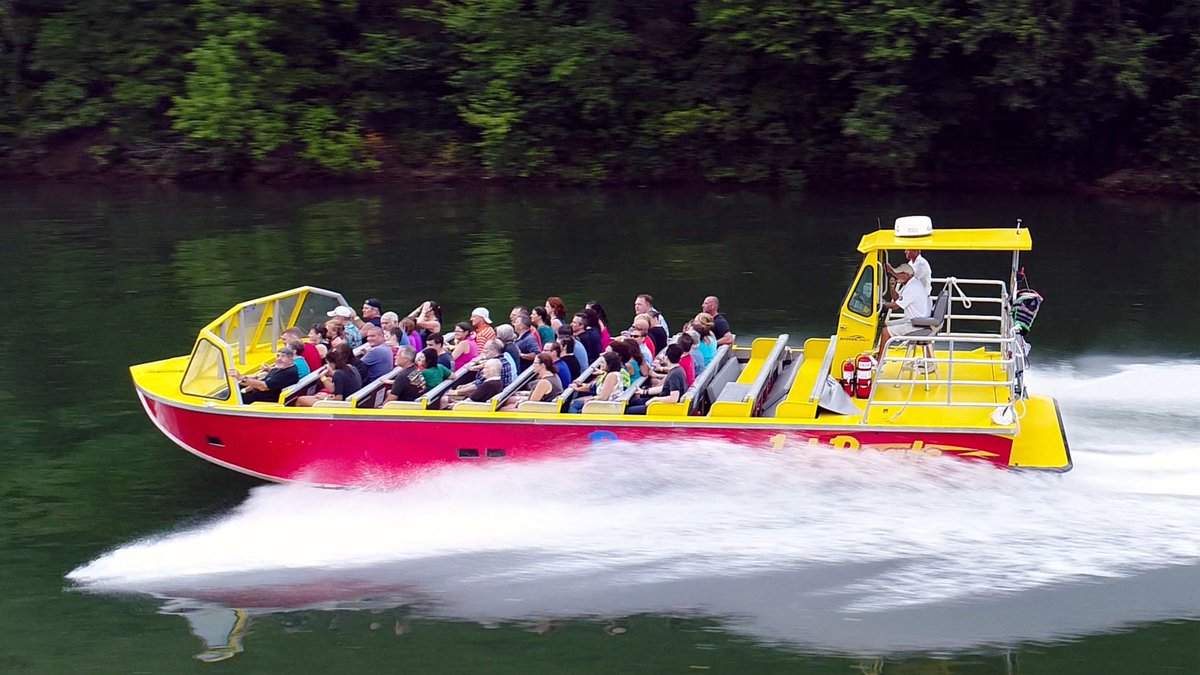 BransonJetBoats's tweet photo. Happy Labor Day weekend! Celebrate by touring the Lake with the Biggest Adventure at the Branson Landing! #BransonJetBoats https://t.co/jFEJUJjJL2