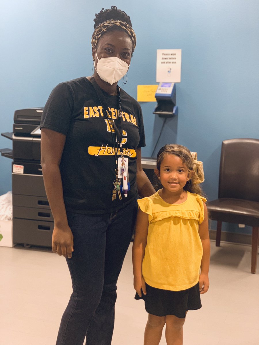 PG_Rising's tweet photo. Nurse Fyffe and Berkley are showing off their Hornet pride! Go Hornets!!! 🏈🐝 #blackandgold #ECproud #WeAreEC #proudlyunited #ECspirit @harmonyecisd @_ECFootball @ECISDtweets @mrs_tejeda20 https://t.co/AgvLrYR4fj
