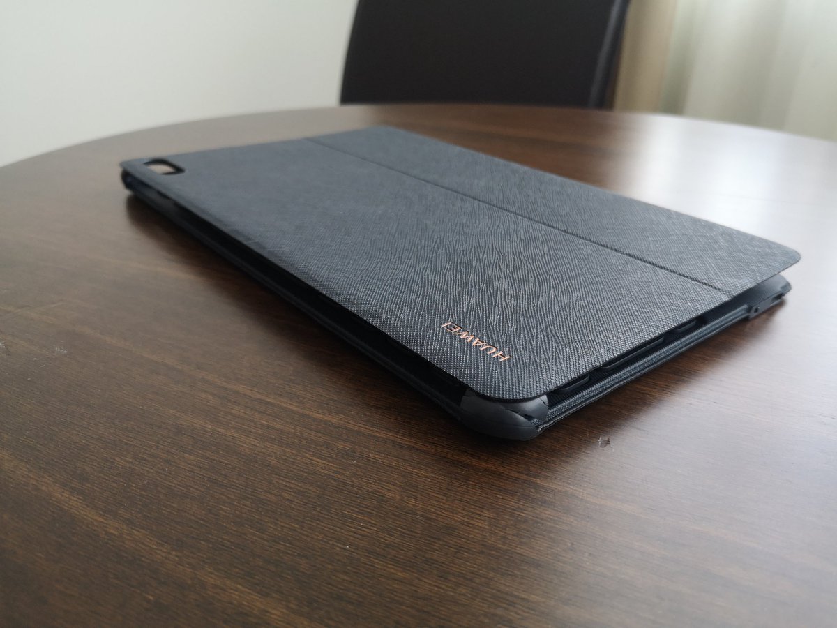 DTFARFAN's tweet photo. @HuaweiMobileCo soy un fanatico de sus productos por su calidad, pero compre un keyboard para mi tablet matepad 10.4 y se rompio sin motivo aparente y no me solucionan. No recomiendo ese producto https://t.co/kWQcTPadet
