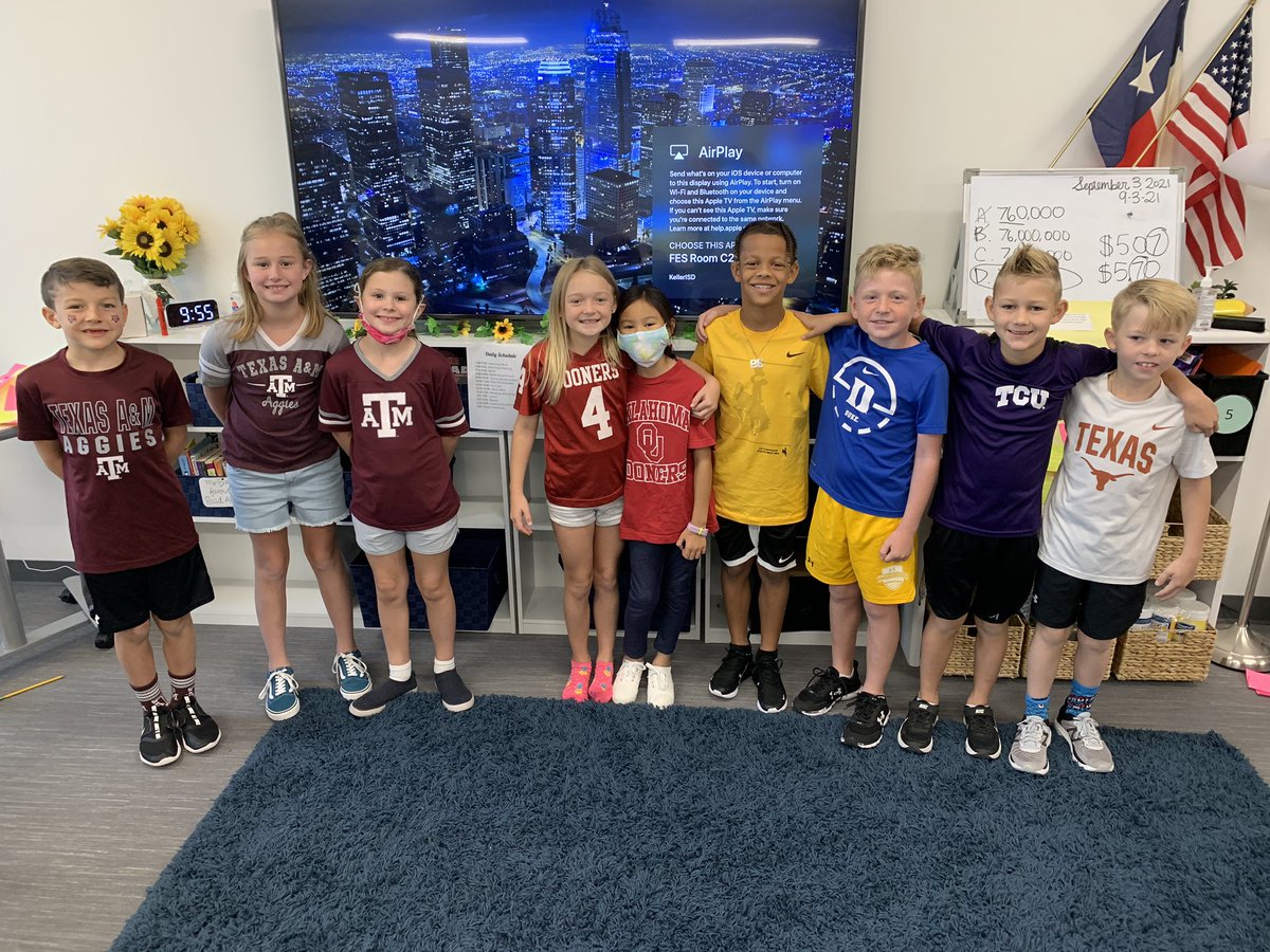 We wore our college colors today! #CollegeColorsDay <a href="/FESfalcons/">Florence Elementary</a>