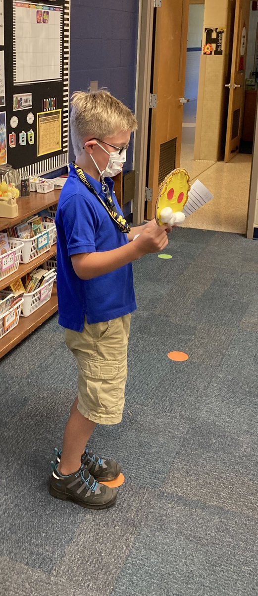 AWMO4thGrade's tweet photo. Pizzas inspired by our story’s main character! 📖 👑 🍕 #steam #pizzacontest https://t.co/RmEKvKh5GS