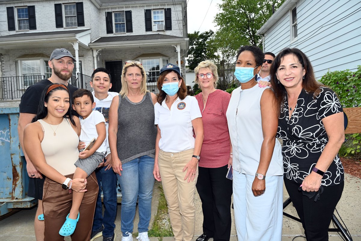 September 3, 2021 - Staten Island - Governor Hochul, joined by elected officials, tours a home in the Port Richmond section of Staten Island that flooded from torrential rains from Hurricane Ida. (Kevin P. Coughlin / Office of the Governor)