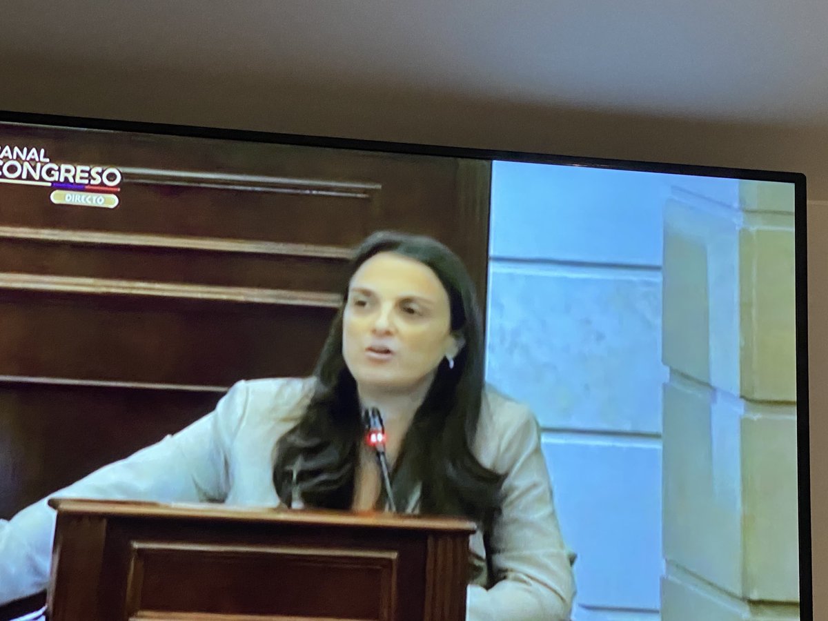 HELIODOPTERO's tweet photo. La corrupta ⁦@MinTIC_responde⁩ está hoy diciendo que su chanchullo es en realidad un triunfo moral. Dice que no hizo nada malo y que si nos robaron a los colombianos $70 mil millones eso no es problema de ella. No le da ni vergüenza y no renunciará. https://t.co/4shzwqPs8E