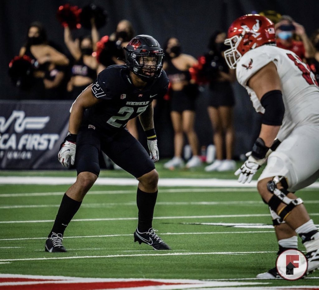 bcpfootball's tweet photo. 🔔 LB Austin Ajiake ‘18 🔔 
🔹5 solo tackles
🔹5 assisted tackles
🔹10 total tackles for @unlvfootball 

#NextLevelBells | @Aji_510 https://t.co/EBgdMP1CqW