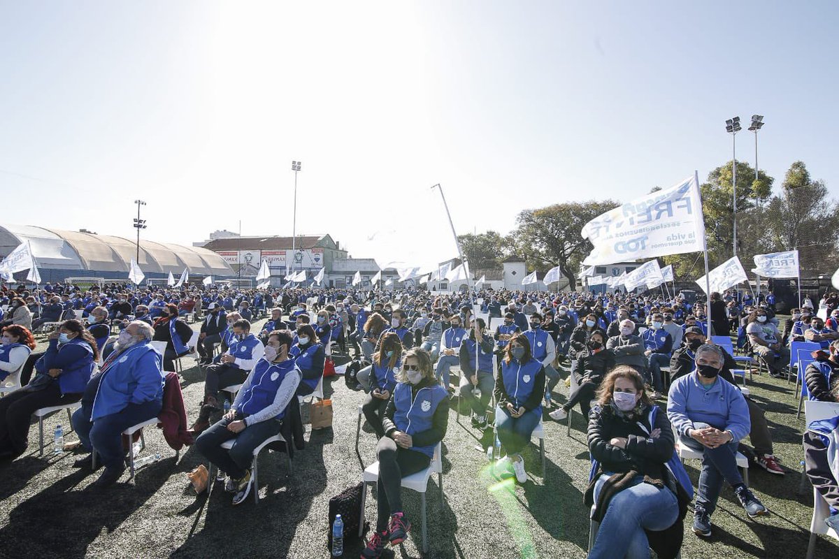 SergioOPalazzo's tweet photo. Gracias a todas las y los compañeros bancarios por la masiva presencia y los cuidados sanitarios que tuvieron para acompañar a los candidatos  del Frente de Todos en la Provincia de Buenos Aires. https://t.co/NnjUxQGKMA