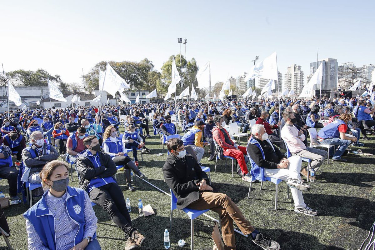 SergioOPalazzo's tweet photo. Gracias a todas las y los compañeros bancarios por la masiva presencia y los cuidados sanitarios que tuvieron para acompañar a los candidatos  del Frente de Todos en la Provincia de Buenos Aires. https://t.co/NnjUxQGKMA