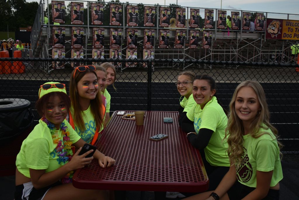SMFSchools's tweet photo. We're ready to show Solon how we do things here in Stow! #GoDawgs #Neon #BeatSolon🐾 🏈 https://t.co/A8R0BcPmjz
