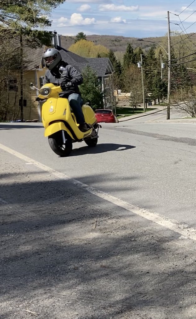 ecomotocanada's tweet photo. Présentation vidéo du scooter Kumpan https://t.co/SY0T2Uz9mB  #kumpanelectric #ve #scooterelectrique https://t.co/K8pQ7q2Z4j