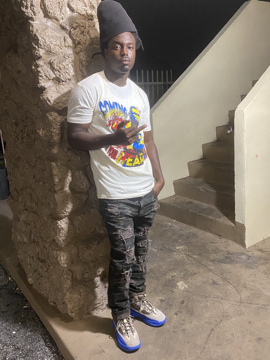 lowkeyrobbo's tweet image. It’s just a ghetto where I come from my  mind full my heart hurt it’s best I stay numb 💯🌴©️#lltheguys💔🕊