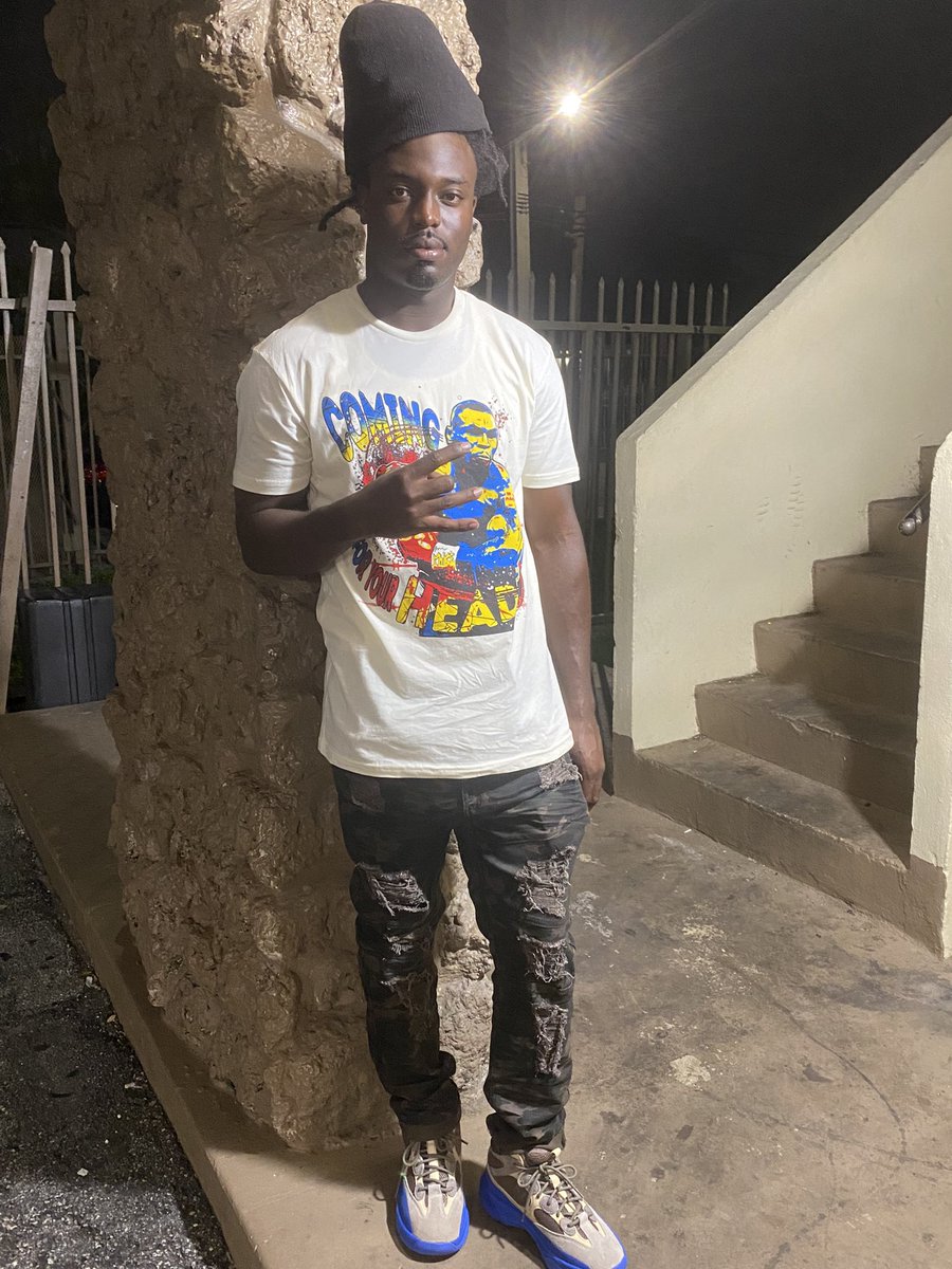 lowkeyrobbo's tweet image. It’s just a ghetto where I come from my  mind full my heart hurt it’s best I stay numb 💯🌴©️#lltheguys💔🕊