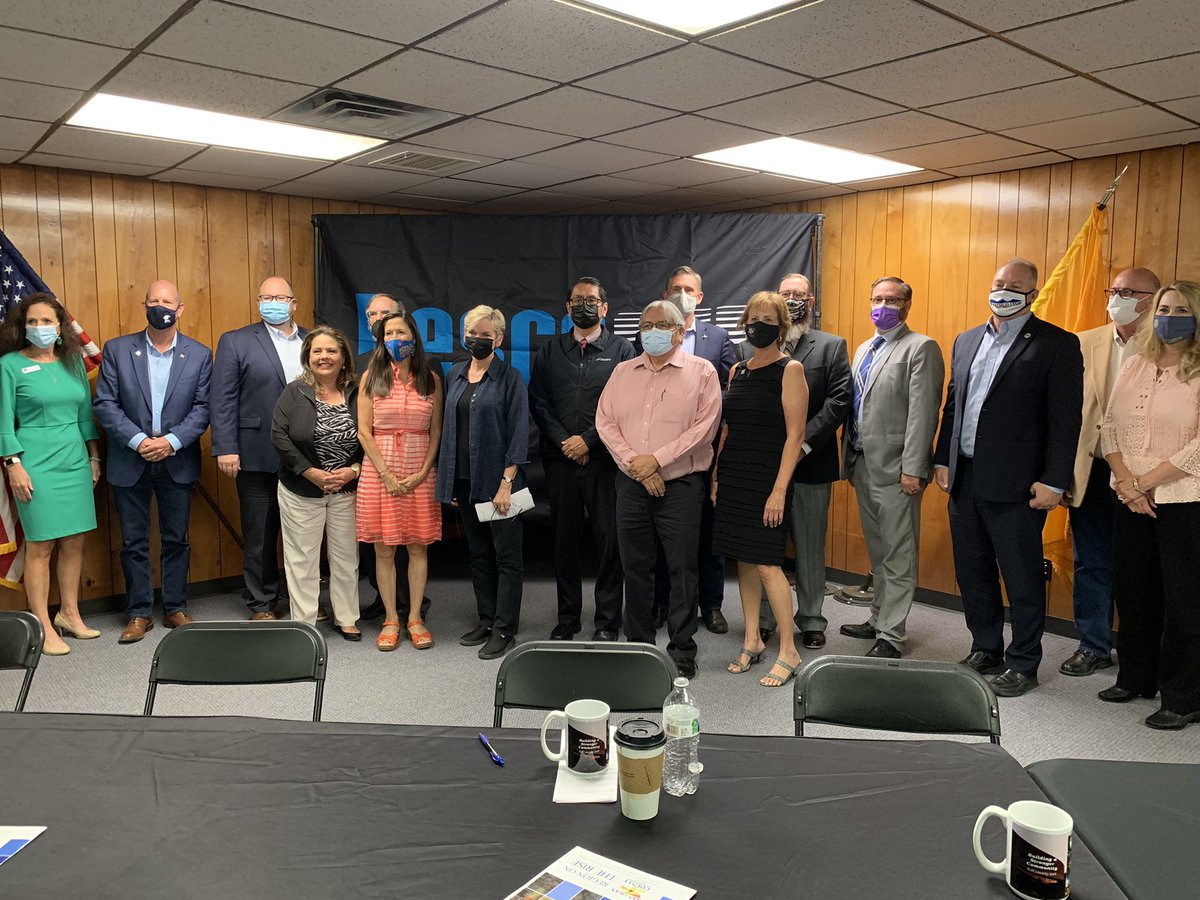 GallupEDC's tweet photo. N.M. Senator Martin Heinrich & U.S. Department of Energy Secretary Granholm in Northwest NM - Escalante is the opportunity for the first coal to hydrogen power plant!
#McKinleyCounty @TriStateGT #hydrogen
https://t.co/qqjfp40617 https://t.co/40A4GxNaVa