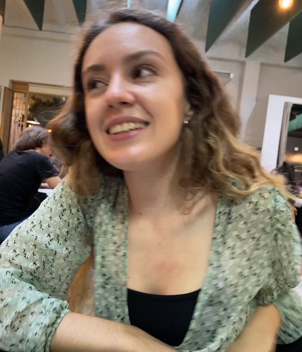 algepss's tweet photo. Ni tu ni jo sabem eixir bé a les fotos, però que més dona? https://t.co/bzmDaaRpS6
