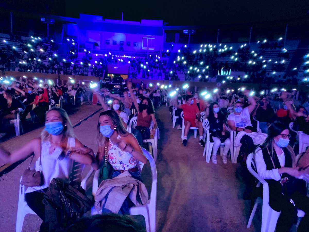Sara_SimonA's tweet photo. Grande @NilMoliner en la apertura de #GuadaPop

Me he emocionado viendo a la gente disfrutar en sus asientos, con absoluta responsabilidad. 

Y he disfrutado con la música de Nil. Con su Libertad. Con su verdad. 

Hemos vuelto a vibrar, y eso significa que poco a poco…¡volvemos! https://t.co/AhYXH39OQt