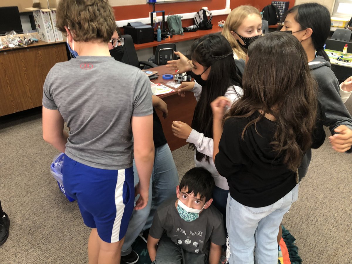 potterrobotics's tweet image. Team building Friday! So much fun! #WeBuild! not just robots! #FUESD @PotterJHS