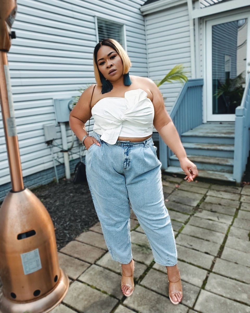 ELOQUII's tweet photo. The prettiest top and perfect jeans spotted on @j_b_curvy #XOQ #BlackCreativesProject
Shop the Twist Bodice Bustier: https://t.co/VDzxvBMcf6
Shop the Pleat Front Jeans: https://t.co/8awe5X933L https://t.co/5yi2KXqOY6