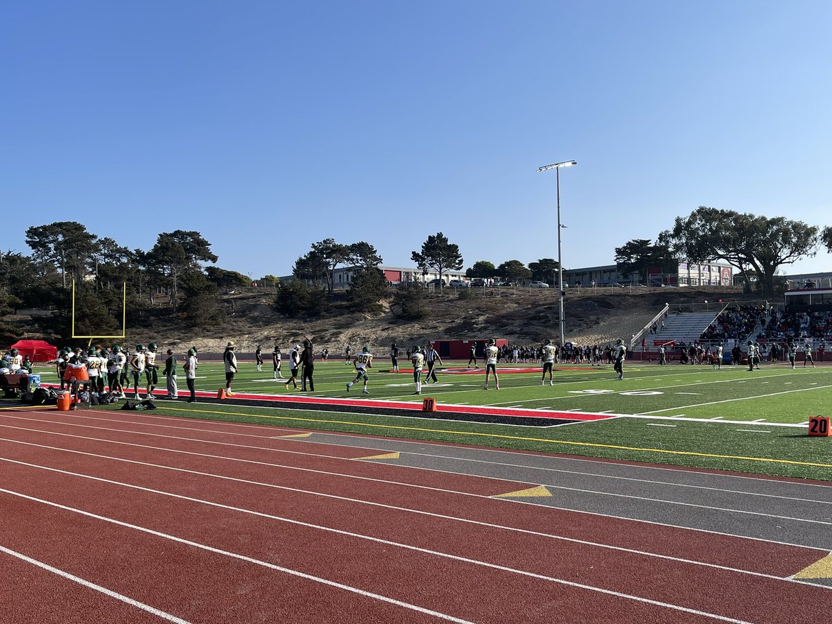 alexisarazola's tweet image. Battle of the bay 🏈 🌊 #Toreadors #Spartans #JV