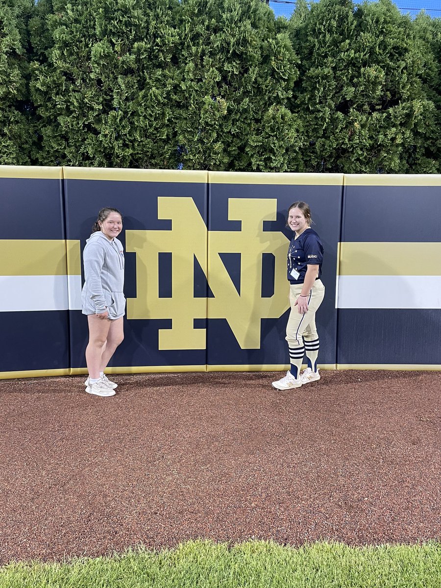 Had an amazing time at Notre Dame tonight hitting under the lights. Thank you to the coaches and players for all the advice and instruction. Cant wait to come back again! <a href="/2Ganeff/">Kris Ganeff</a> @NDcoachGumpf <a href="/lizzylemire16/">Lizzy Ristano</a> <a href="/IMG04Boteler/">Indiana Magic Gold 04-Boteler</a> <a href="/RoncalliSball/">Roncalli Softball</a>