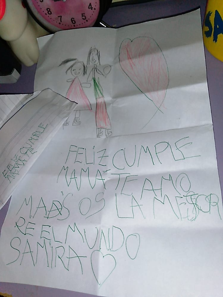 CecyBj1's tweet photo. El regalito 🎁 más hermoso que pude recibir hecho con amor 🥺 gracias mi preciosa hija TE AMO MUCHÍSIMO ❤️🥰 sos mi todo en la vida 💛😍 https://t.co/jlSSZrEP2k