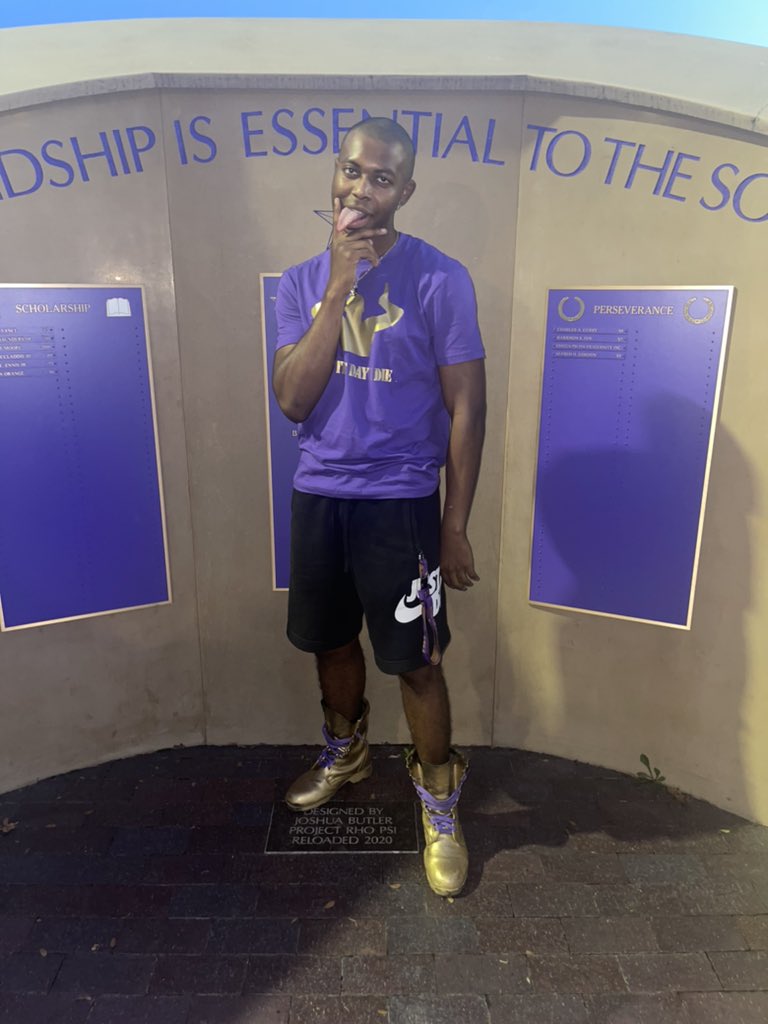 KrisMaclin's tweet photo. Ain’t no SHOW without the 4!! ΩΨΦ ⚡️🐶 https://t.co/40nbhRY6eP
