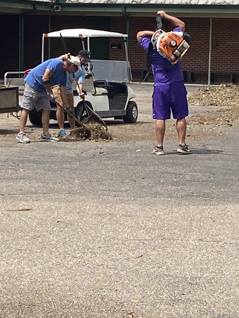 Thanks to the families, faculty, and staff of Seventh Ward Elementary, First Baptist Church, and the DSHS baseball, soccer, and track/field team for helping us get ready for the return to school. Christ Community Church provided lunch for us. We love our community! 🐾