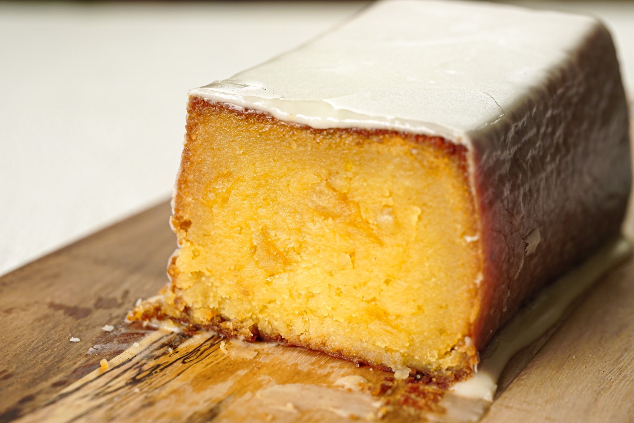 Tam３ Mr Cheesecake Koji Tamura 最高の週末の為のパウンドケーキ ウィークエンドシトロン完成 グラスアローは要練習 パウンドケーキだけどしっとりと滑らかな食感を目指しました なので綺麗にカット出来ません でした レモンを楽しむ酸味