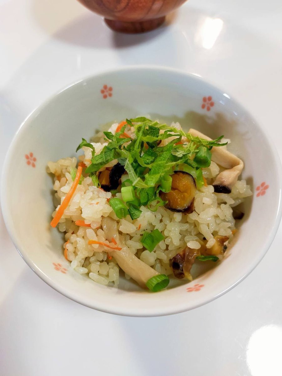 maako521's tweet image. 【島根の永幸丸さんのサザエ】をご紹介。大雨災害で
-サザエアワビが約50キロ流出
-荒天でウニの多くが出荷できず
という被害を受けた中で、貴重なサザエを出品いただいてます。

大きさによって柔らかさおいしさが違って食べ比べが楽しいらしいので、サザエ好きさん、ぜひ！
tabechoku.com/groups/956