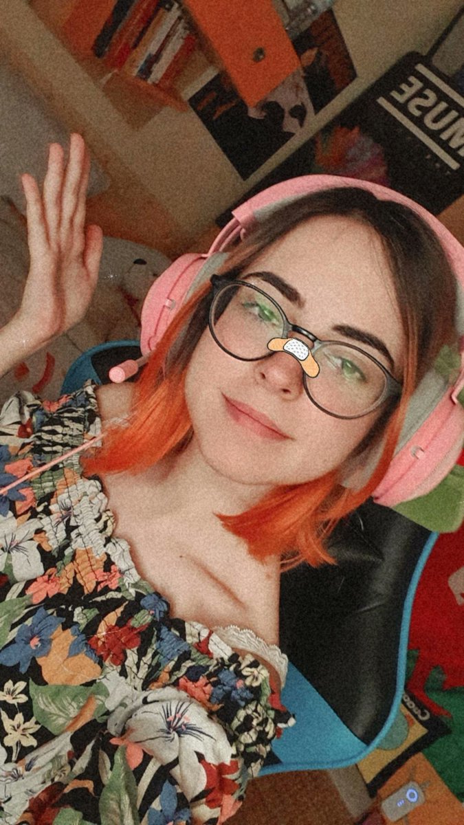 de vuelta en el set up de siempre !! vamos a echar el rato hablando a ver si acabamos de decidir el cosplay y luego a por el Genshin 🎣

¿te vienes? un rt ayuda muchísimo 
💗 twitch.tv/prxblematique
💗 twitch.tv/prxblematique