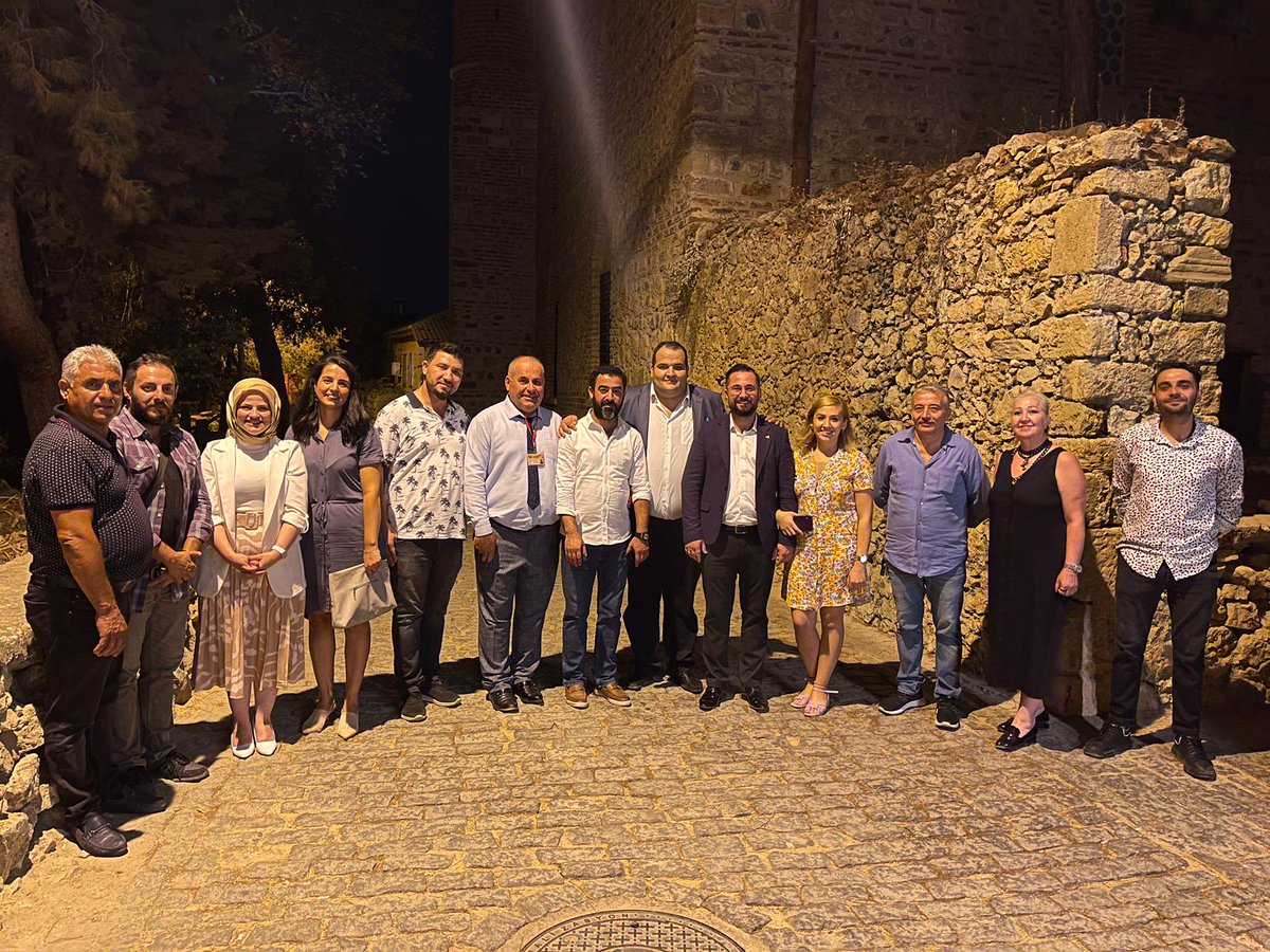 Anavatan Partisi Antalya İl Başkan yardımcılarımız ile Alanya ilçe başkanlığımızı ziyaret ettik. İlçe  Başkanımız sayın Murat Kurt Bey ve teşkilatta bulunun Başkan yardımcılarımız ile genel siyaset ve partimizin yol haritası üzerinde istişareler de bulunduk.