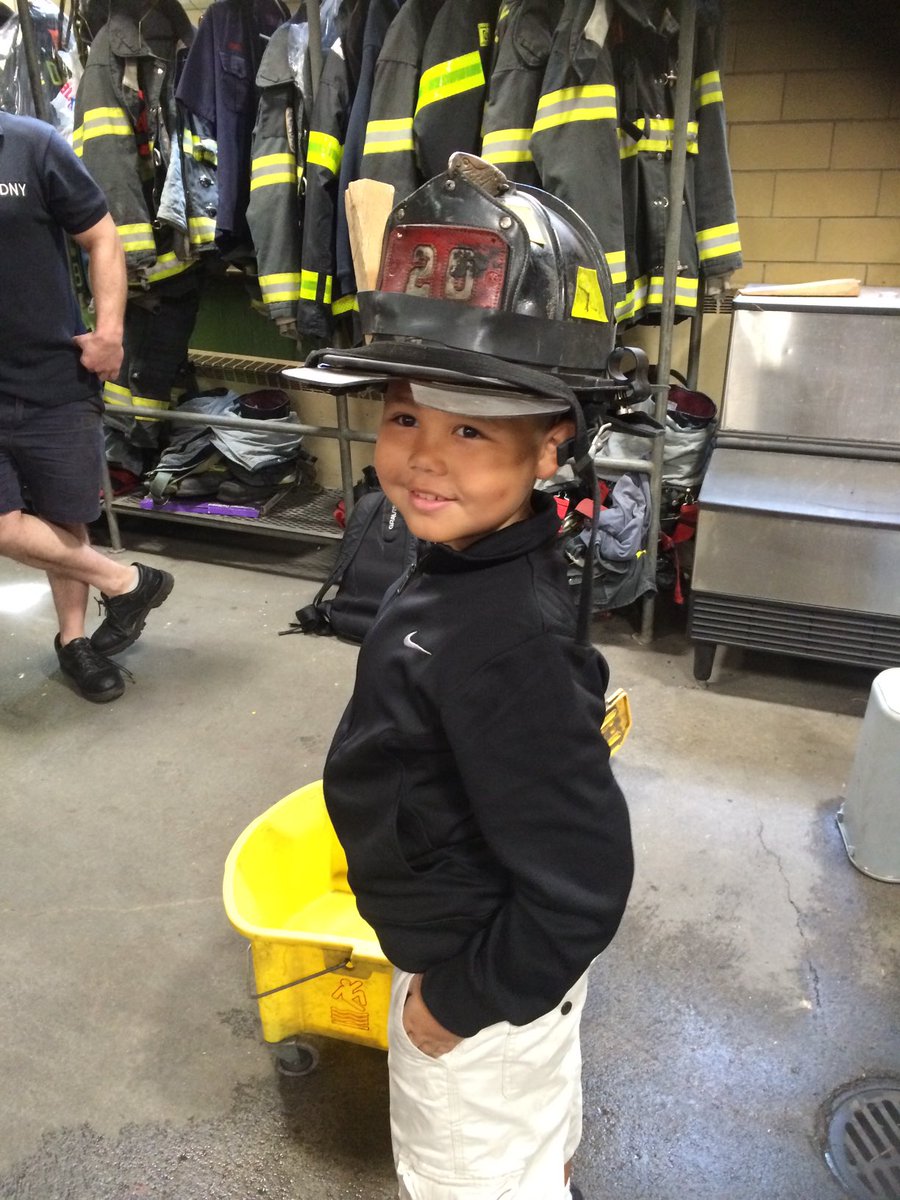 MissE_317's tweet image. Our last trip to NY we paid a visit to ⁦@FDNY⁩ #Ladder20, who lost 7 of their firefighters during the collapse. May our prayers comfort the many families and individuals who lost a loved one on this day. We will #NeverForget #TheDayTheWorldStopped #FDNY