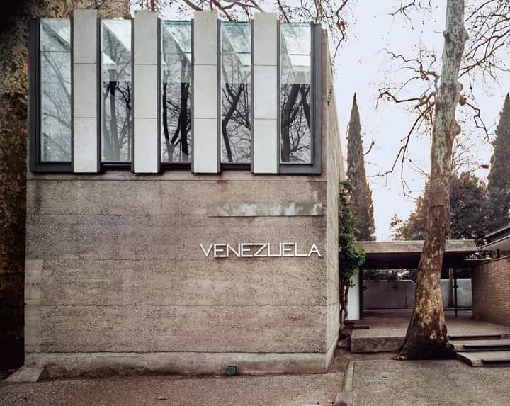 Venezuelan Pavilion at the Biennale Gardens in Venice, Italy...1953-56
by Carlo Scarpa...
#architecture #arquitectura #CarloScarpa #Scarpa #Pavilion 
commonpavilions.com/pavilion-venez…