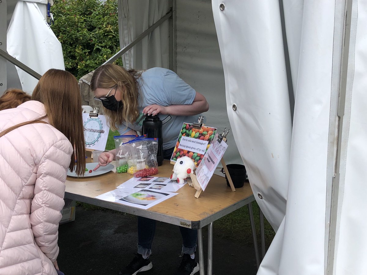 ⁦<a href="/KerrieHargrave/">Kerrie Hargrave</a>⁩ explaining immune responses to virus ⁦<a href="/GlasgowSciFest/">Glasgow Science Festival</a>