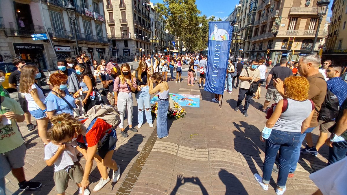 joanplanasp's tweet image. #Barcelona #jovesxlapau @jovenesxla_paz
@santegidionews #memorial #AtemptatsRambla 17 agost 2017 recordant TOTES les víctimes d&apos;atacs terrorisres arreu del món #20thanniversary911
#globalfriendship2021 #thefuturewewant